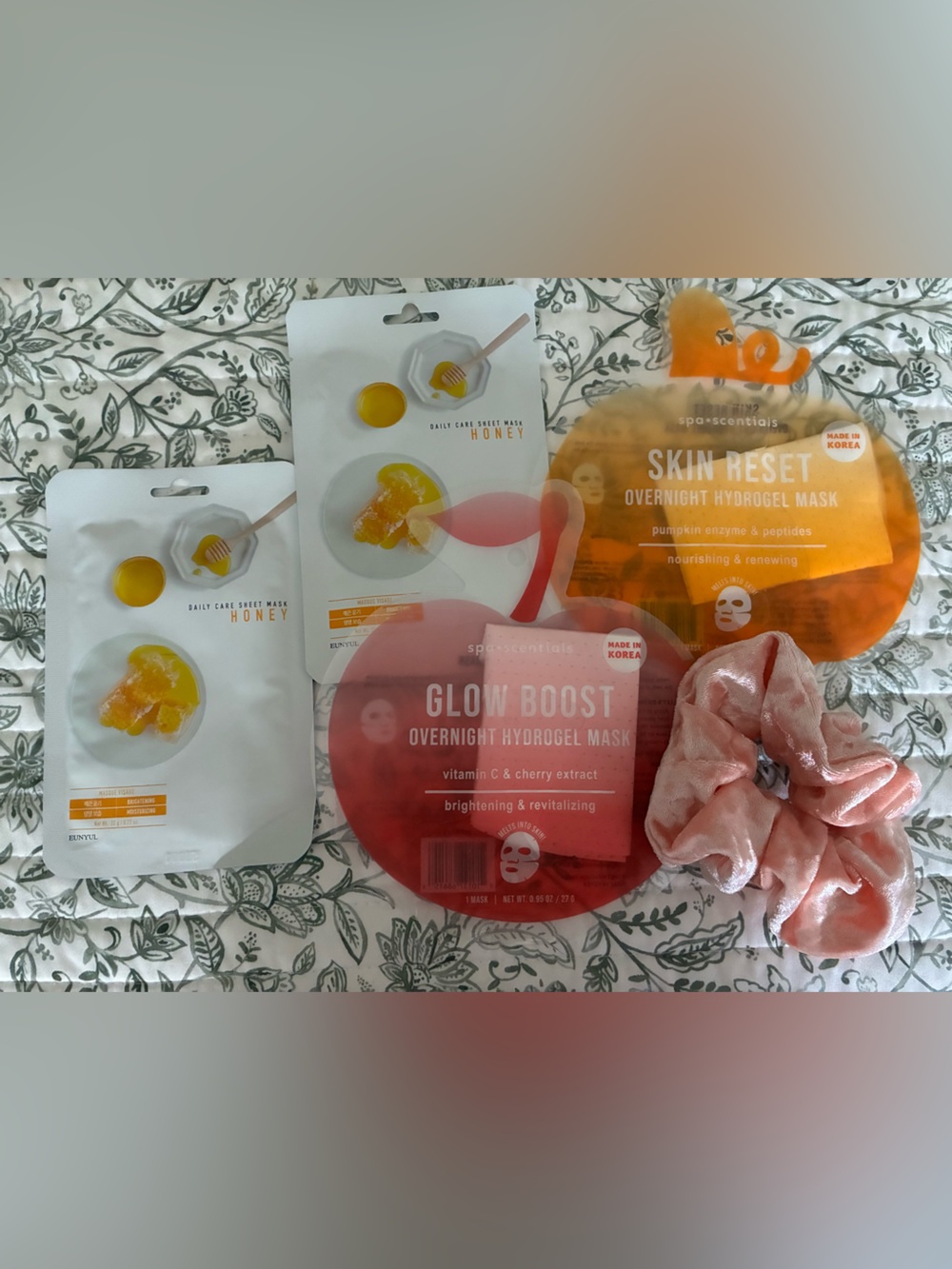 Essentials Glow Boost Overnight Hydrogel Mask - Red and Oatmeal Masks/ Scrunchie